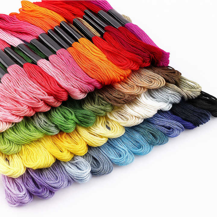  Hoogwaardige borduurgarens in diverse levendige kleuren, inbegrepen bij het mandala borduurpakket. Perfect voor gedetailleerd handwerk.