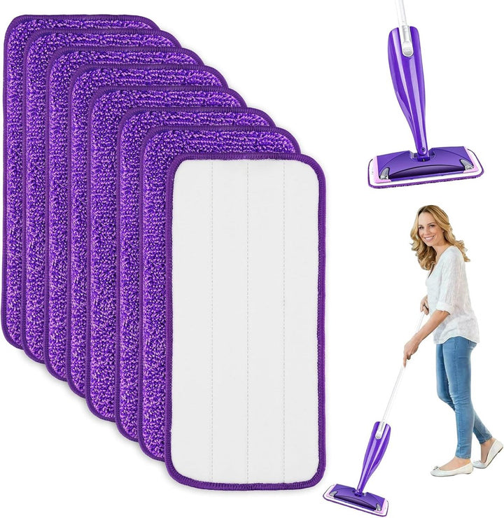 Set van 8 paarse herbruikbare Swiffer pads en vrouw die haar vloer dweilt met compatibele spray mop