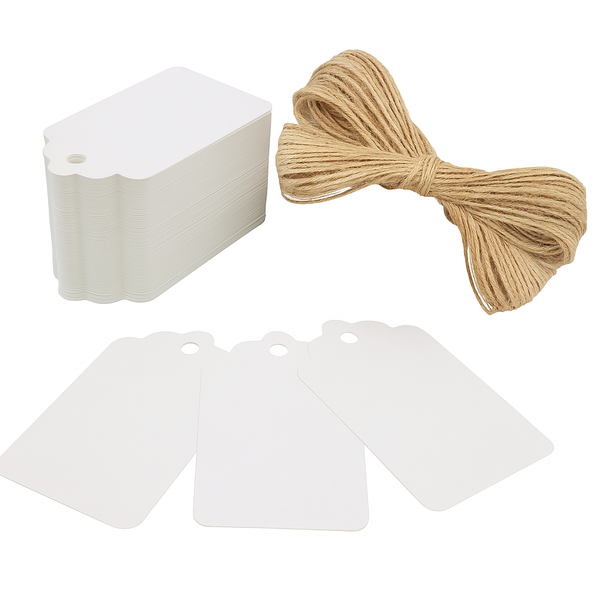 Set witte cadeaulabels met jute touw, ideaal voor geschenken en feestdecoraties.