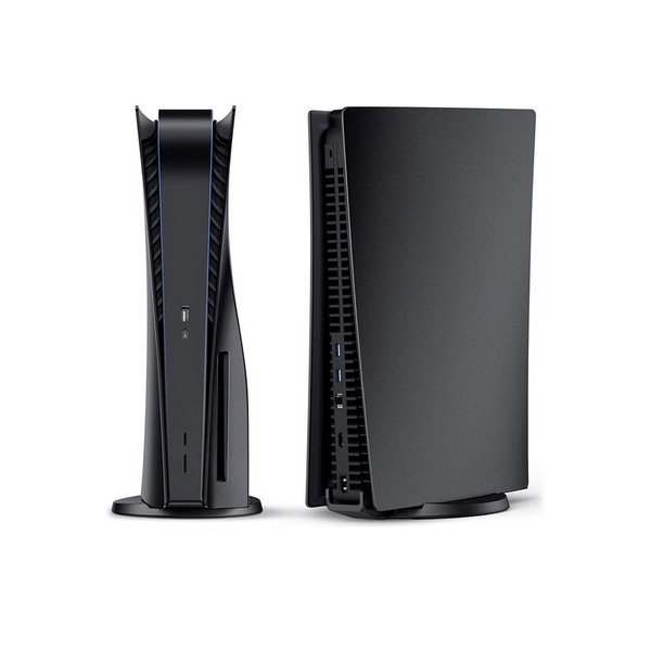 : Twee PlayStation 5-consoles met zwarte faceplates, perfect als stijlvolle en beschermende vervanging PS5 behuizing.