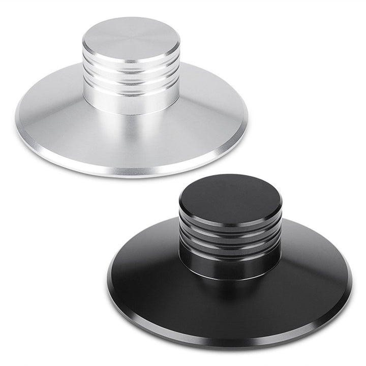 Close-up van zilverkleurige en zwarte stabilisator platenspeler van geanodiseerd aluminium.